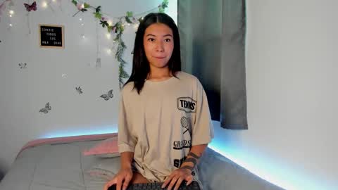 Snapshot of lucygarciia chatting on December 5, 3:33 pm Lucy online show from December 5, 3:33 pm