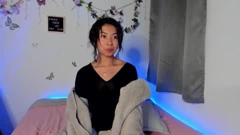 Snapshot of lucygarciia chatting on January 15, 3:54 am Lucy online show from January 15, 3:54 am