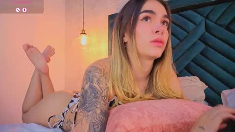 Snapshot of lucyvega4 chatting on October 17, 5:00 am Lucy online show from October 17, 5:00 am