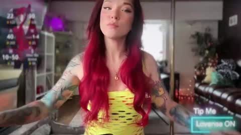 Luubeam             INSTA luubeammm TWITTER lunaisreallycu1 online show from February 17, 8:52 pm