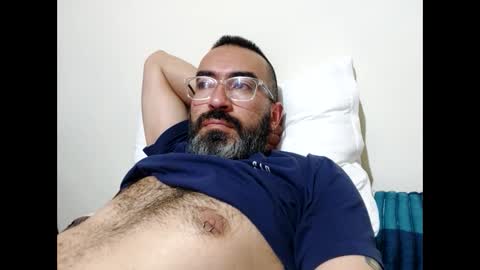 Snapshot of luis2988z chatting on January 17, 1:36 am Hairyman online show from January 17, 1:36 am