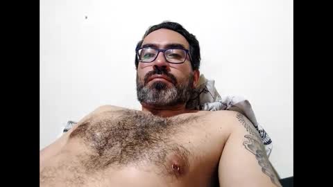Snapshot of luis2988z chatting on September 23, 5:01 am Hairyman online show from September 23, 5:01 am