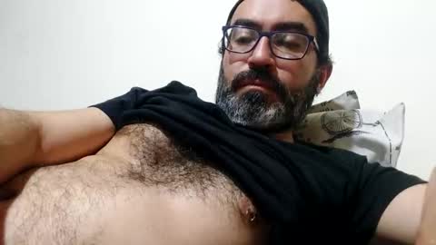 Snapshot of luis2988z chatting on October 9, 3:12 am Hairyman online show from October 9, 3:12 am