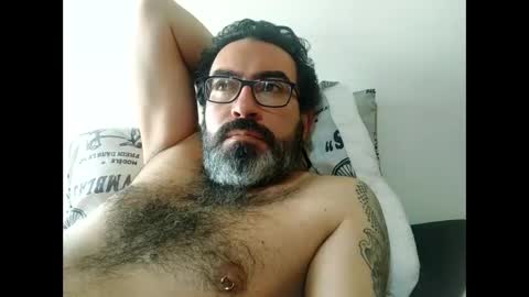 Snapshot of luis2988z chatting on October 19, 7:40 pm Hairyman online show from October 19, 7:40 pm