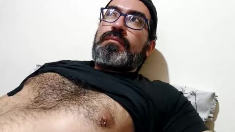 Snapshot of luis2988z chatting on September 15, 1:40 am Hairyman online show from September 15, 1:40 am