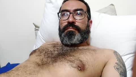 Snapshot of luis2988z chatting on March 12, 2:41 am Hairyman online show from March 12, 2:41 am