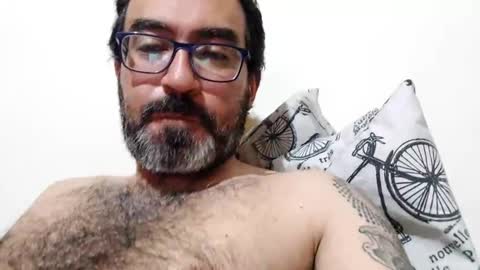 Snapshot of luis2988z chatting on September 26, 5:37 am Hairyman online show from September 26, 5:37 am