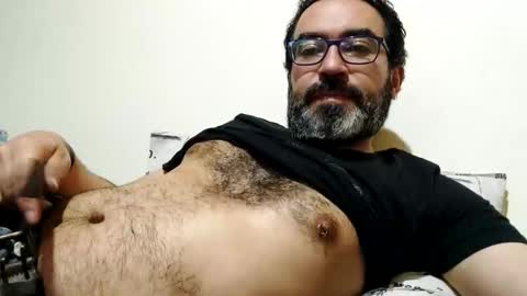 Snapshot of luis2988z chatting on October 7, 1:45 am Hairyman online show from October 7, 1:45 am