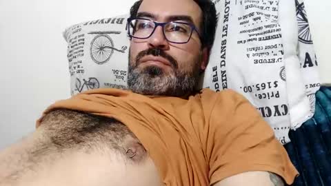 Snapshot of luis2988z chatting on September 21, 4:05 am Hairyman online show from September 21, 4:05 am