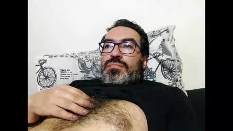 Snapshot of luis2988z chatting on September 28, 3:04 am Hairyman online show from September 28, 3:04 am