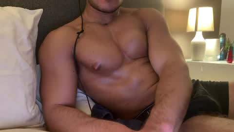 luis763413 online show from April 16, 12:00 am