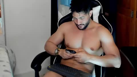 luis_baptista online show from December 16, 2:36 am