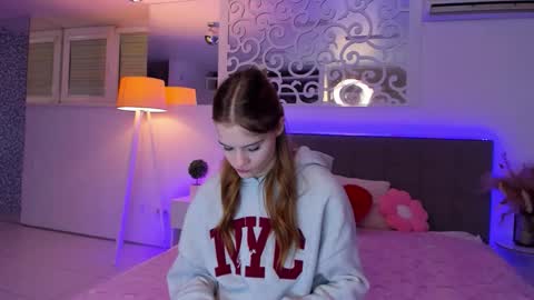 LuisaClover online show from December 1, 2:15 pm