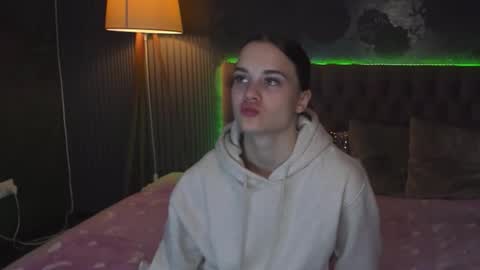 LuisaClover online show from November 9, 1:25 pm