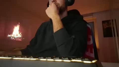 lukasschoetz online show from November 30, 3:41 pm