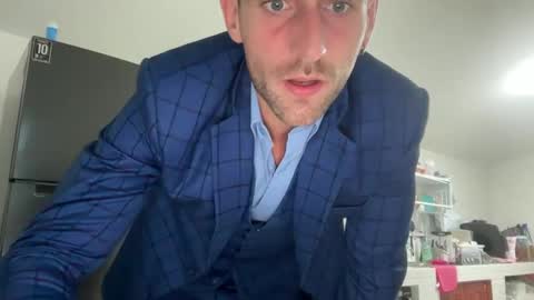 Snapshot of lukegunn22 chatting on December 7, 11:29 pm MR. Luke Gunn online show from December 7, 11:29 pm