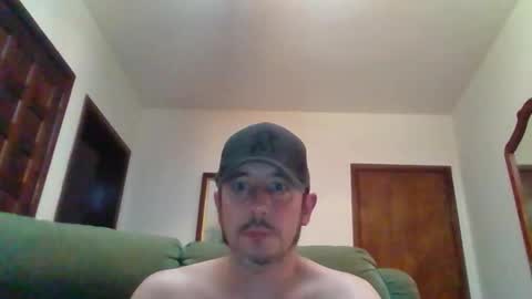 Snapshot of lukz88bigcock chatting on December 14, 3:28 am Luke online show from December 14, 3:28 am