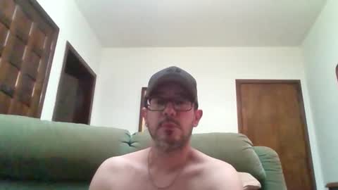 Snapshot of lukz88bigcock chatting on February 8, 1:54 am Luke online show from February 8, 1:54 am