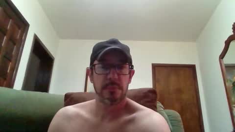Snapshot of lukz88bigcock chatting on October 16, 1:16 am Luke online show from October 16, 1:16 am