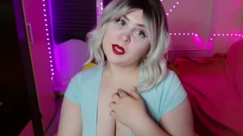 lulovia online show from May 23, 9:55 pm