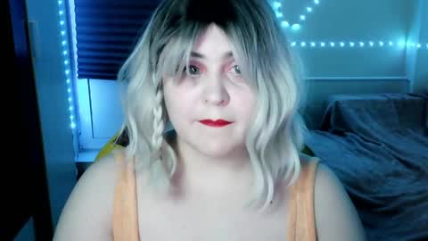 lulovia online show from April 8, 9:51 pm