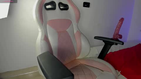 elizabeth online show from October 14, 2:09 pm