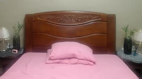 lulu_wild online show from October 16, 9:31 am