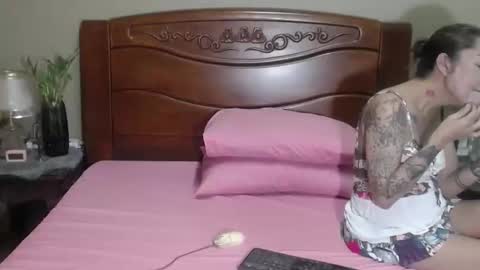 lulu_wild online show from March 2, 10:22 am