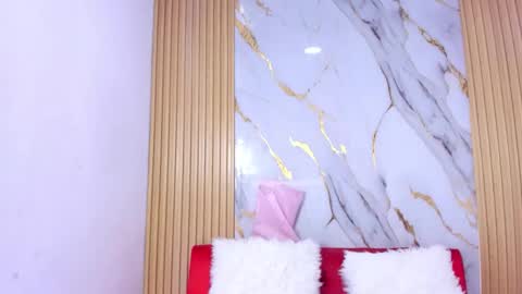 LULU online show from February 14, 4:10 pm