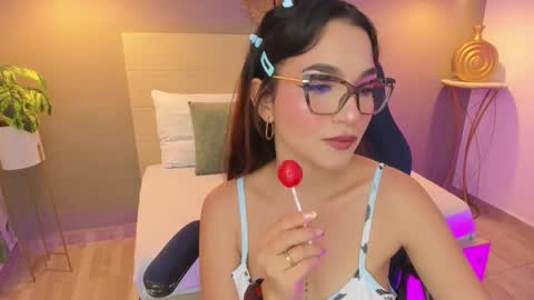 Snapshot of luma_sky chatting on October 22, 2:48 am L U M A online show from October 22, 2:48 am