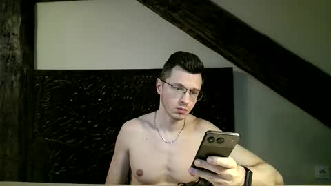 Andrew independent model 2000-0000 CET daily online show from March 29, 9:27 pm