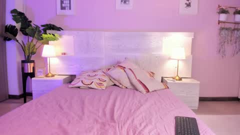 lummii_ online show from April 16, 7:47 pm