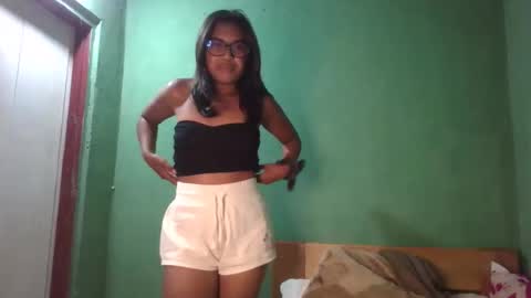 luna8184 online show from May 8, 2:56 pm