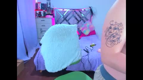 Snapshot of luna_analya chatting on October 21, 12:32 pm luna_analya online show from October 21, 12:32 pm