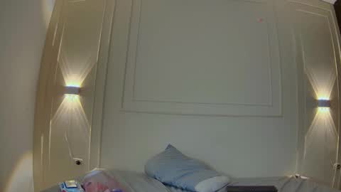 luna and banji online show from February 6, 5:22 am