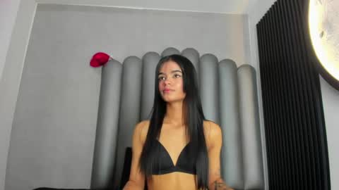 luna_bella_23 online show from April 30, 3:22 am