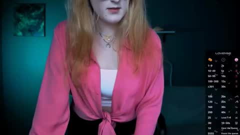Snapshot of luna_berryy chatting on October 17, 8:35 pm luna_berryy online show from October 17, 8:35 pm
