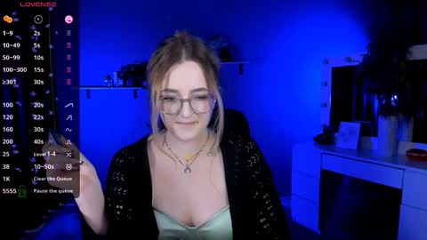 Snapshot of luna_berryy chatting on September 16, 7:50 pm luna_berryy online show from September 16, 7:50 pm