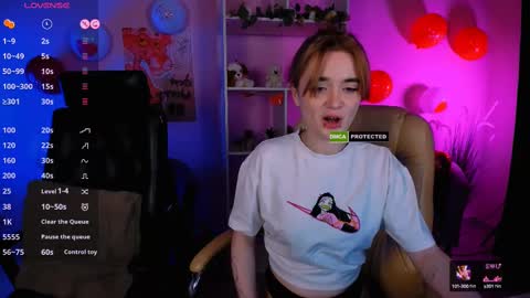 Snapshot of luna_berryy chatting on February 15, 12:04 am luna_berryy online show from February 15, 12:04 am