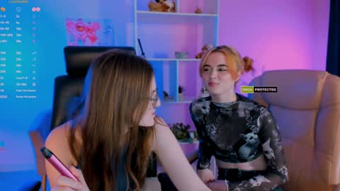 Snapshot of luna_berryy chatting on February 8, 11:34 pm luna_berryy online show from February 8, 11:34 pm