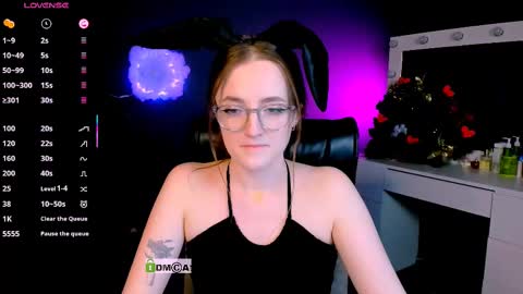 Snapshot of luna_berryy chatting on February 21, 11:43 pm luna_berryy online show from February 21, 11:43 pm