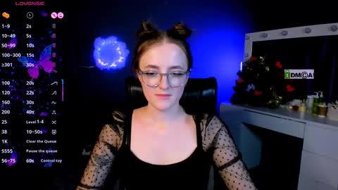 Snapshot of luna_berryy chatting on February 20, 5:33 am luna_berryy online show from February 20, 5:33 am