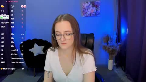 Snapshot of luna_berryy chatting on February 22, 8:20 pm luna_berryy online show from February 22, 8:20 pm
