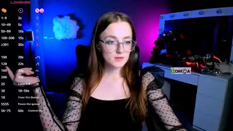 Snapshot of luna_berryy chatting on February 18, 5:20 am luna_berryy online show from February 18, 5:20 am