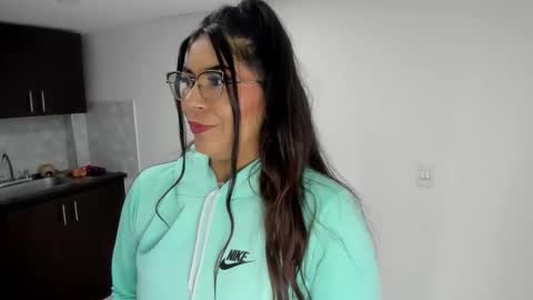 luna  online show from November 16, 11:23 am