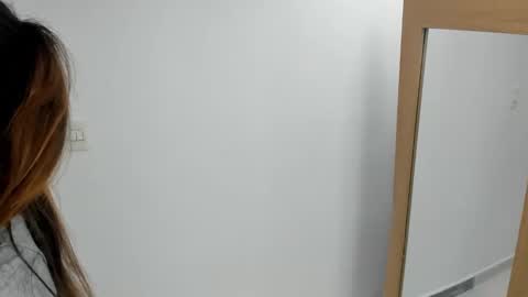 luna  online show from March 8, 8:00 am