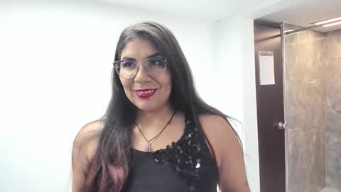 luna  online show from October 19, 11:26 am