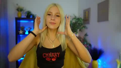 luna_grace18 online show from May 23, 5:20 pm