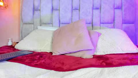 luna_honey9 online show from May 15, 2:02 pm