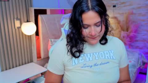 Luna  Jonez  online show from November 14, 11:45 am